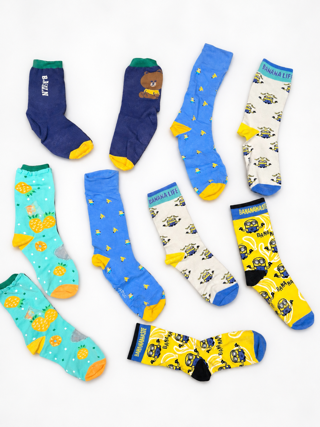 Foto con varios calcetines de colores lista para analizarse en el dispositivo